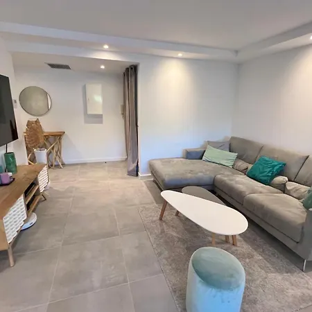 - 4 People - Parking - Swimming Pool * 昂蒂布