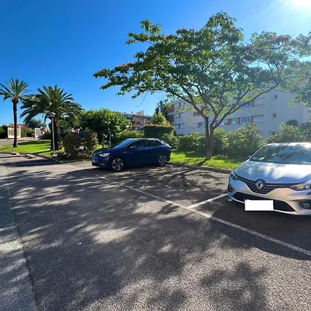 - 4 People - Parking - Swimming Pool * 昂蒂布